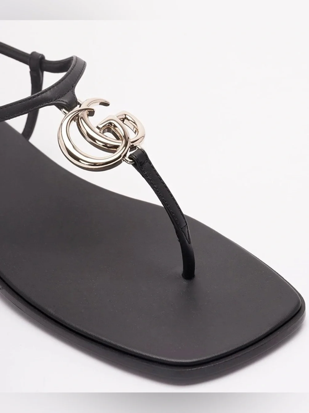 GUCCI Marmont GG logo thong sandals - Picture 5 of 6